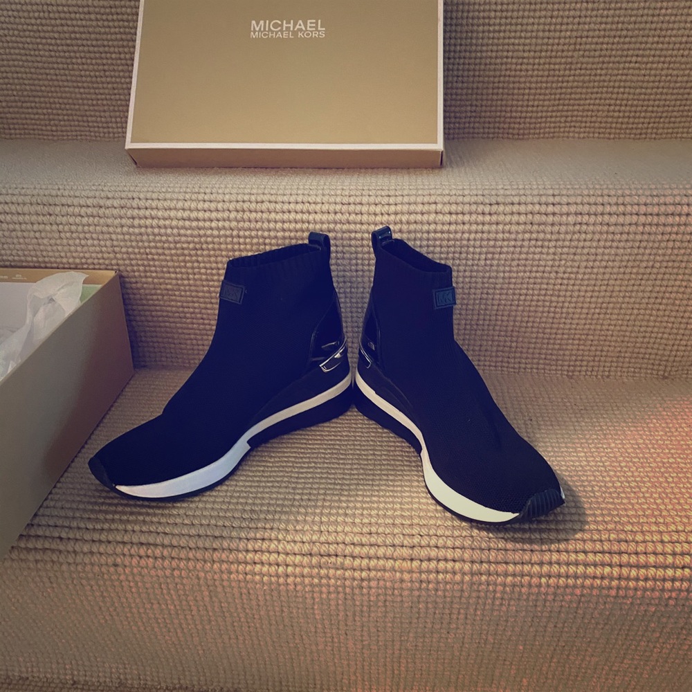 Authentic Skylar Stretch knit sock sneaker